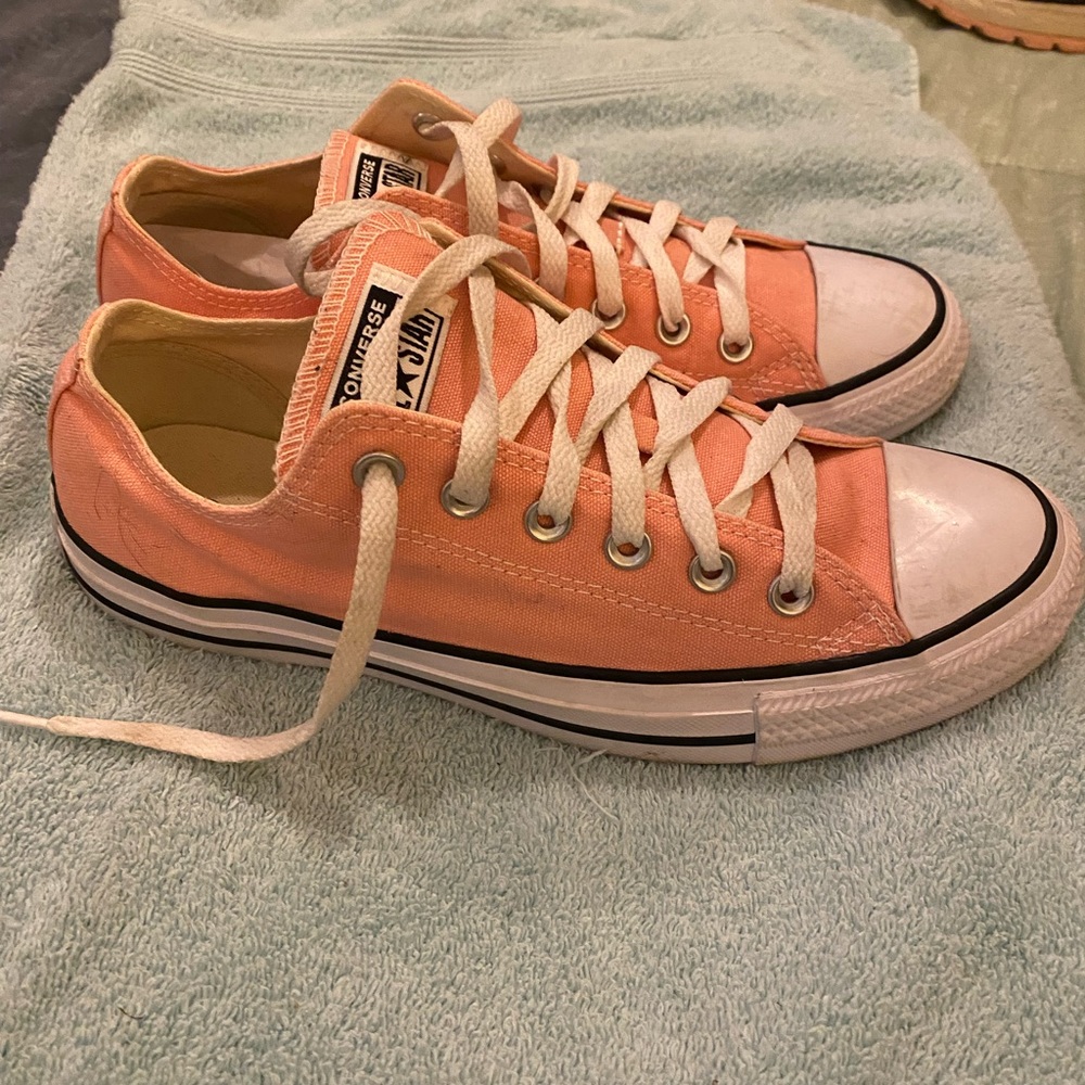 Unisex CONVERSE Chuck Taylor ALL STAR LOW TOP Pink Mens Size 7 Womens 9